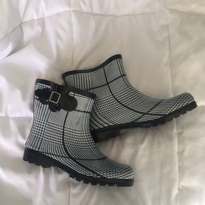 ✨NEW✨ Black & White Plaid Rain boots ☔️